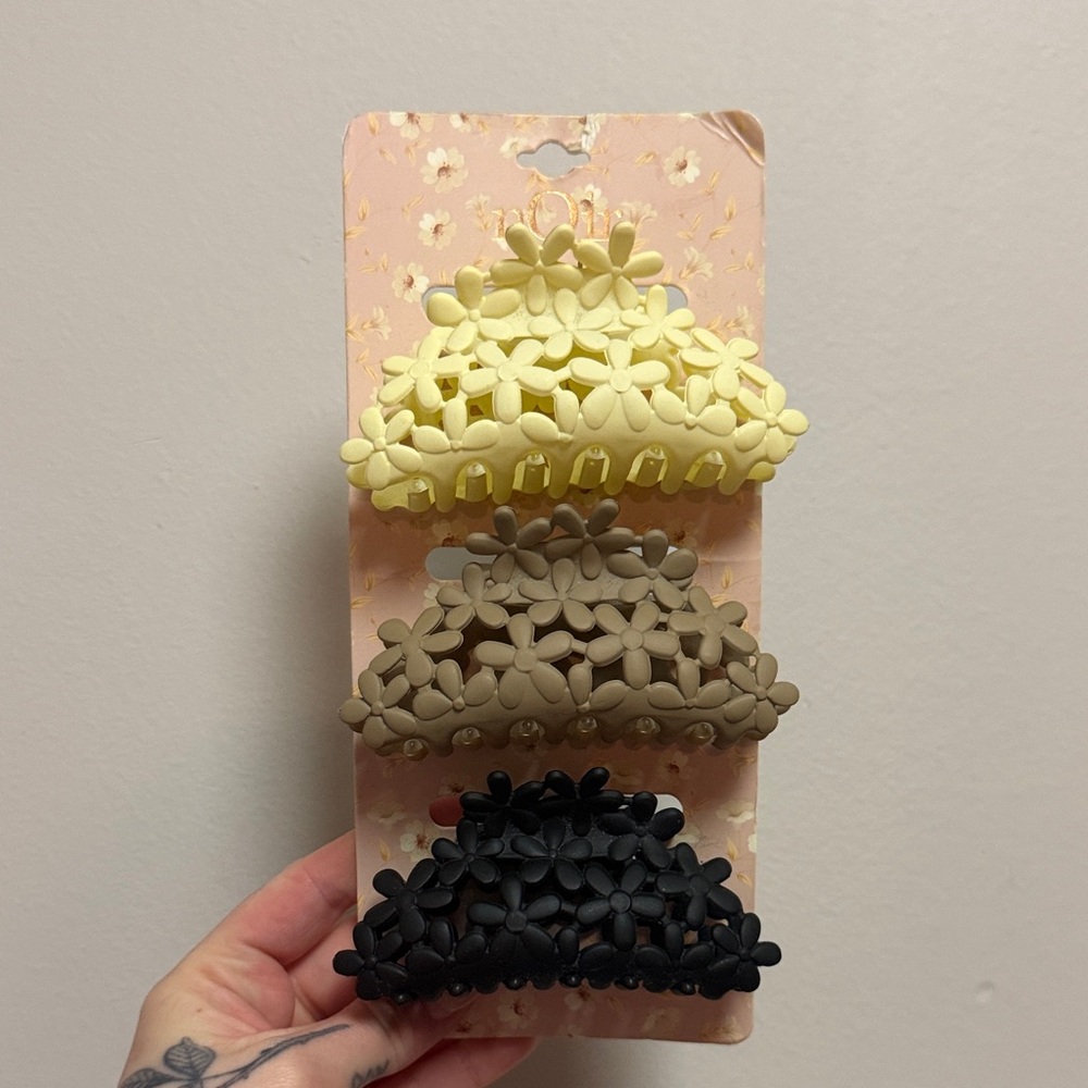NWT Floral Hair Clip Set - Beige, Brown, Black